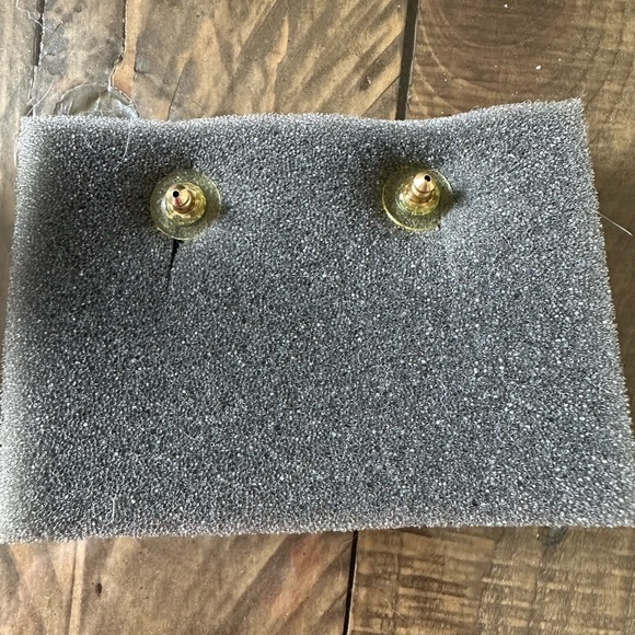 Vtg 1994 Avon Glossy Style Large Ruffled Gold Tone Pierced Earrings And Cuff Set - Picture 3 of 8